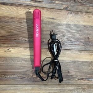 REVLON Flat Iron Straightener 1” RVST2108 Pink Excellent Condition
